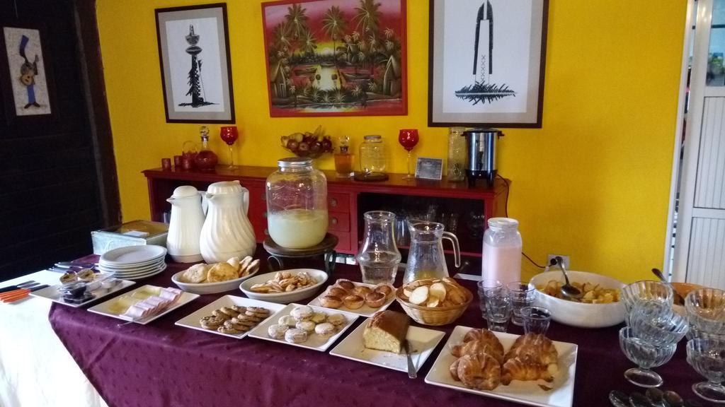 Las Curiosas Hotel Avia Terai Buitenkant foto